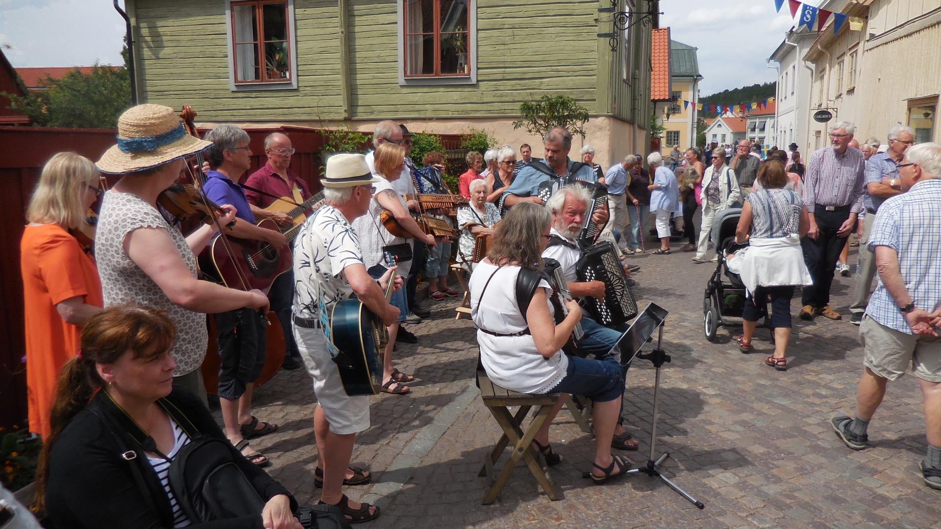 10E733A0-8CDB-4BAB-9A55-3B22763D8522